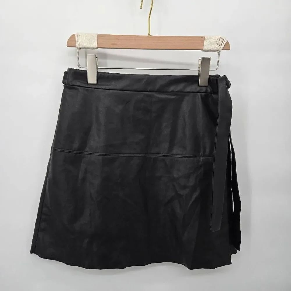 Aitzia Wilfred Free Women's Wrap Skirt Size Medium Vegan Leather Black Dark Acad